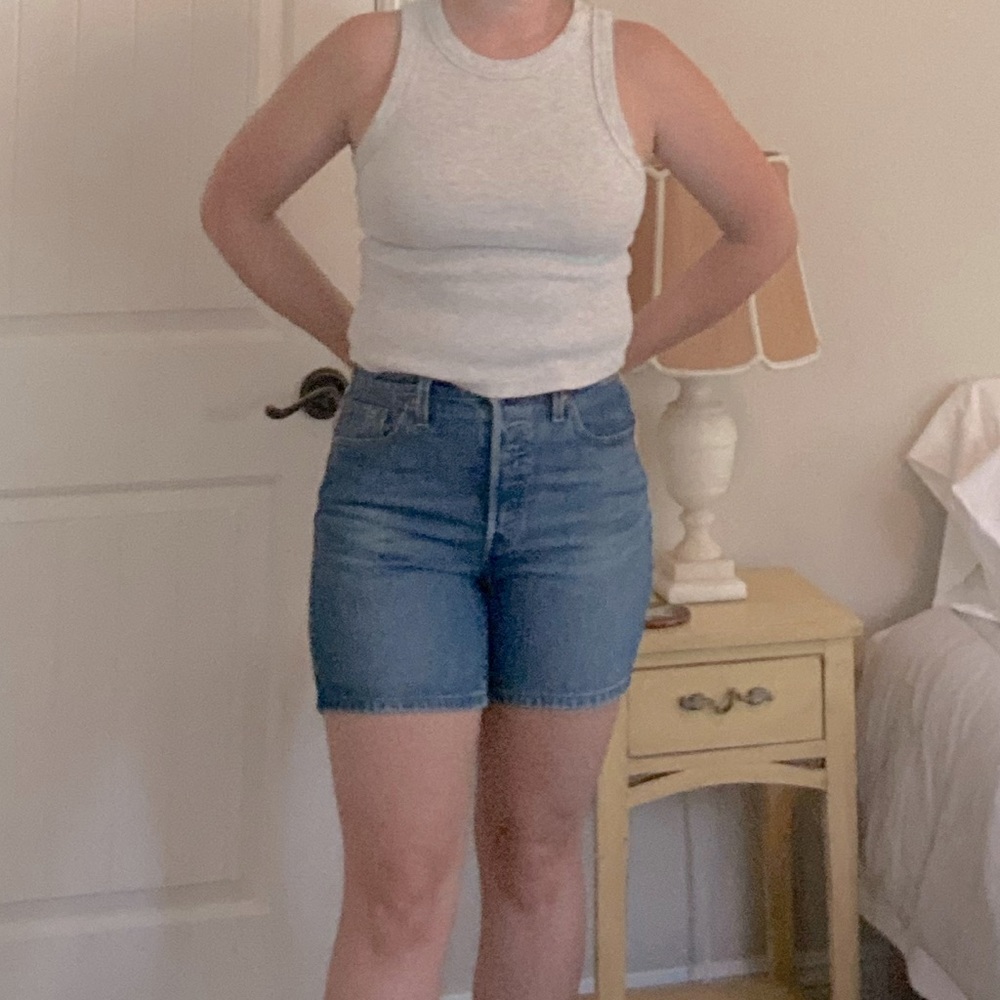 501 Mid Thigh Shorts size 28